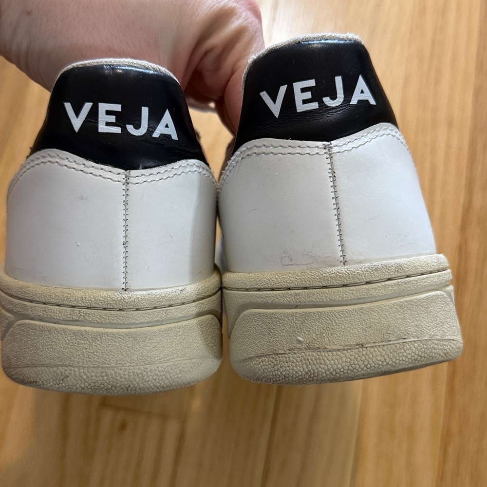 Veja V-10 Black/White Leather Sneakers Sz 9 - Picture 5 of 13